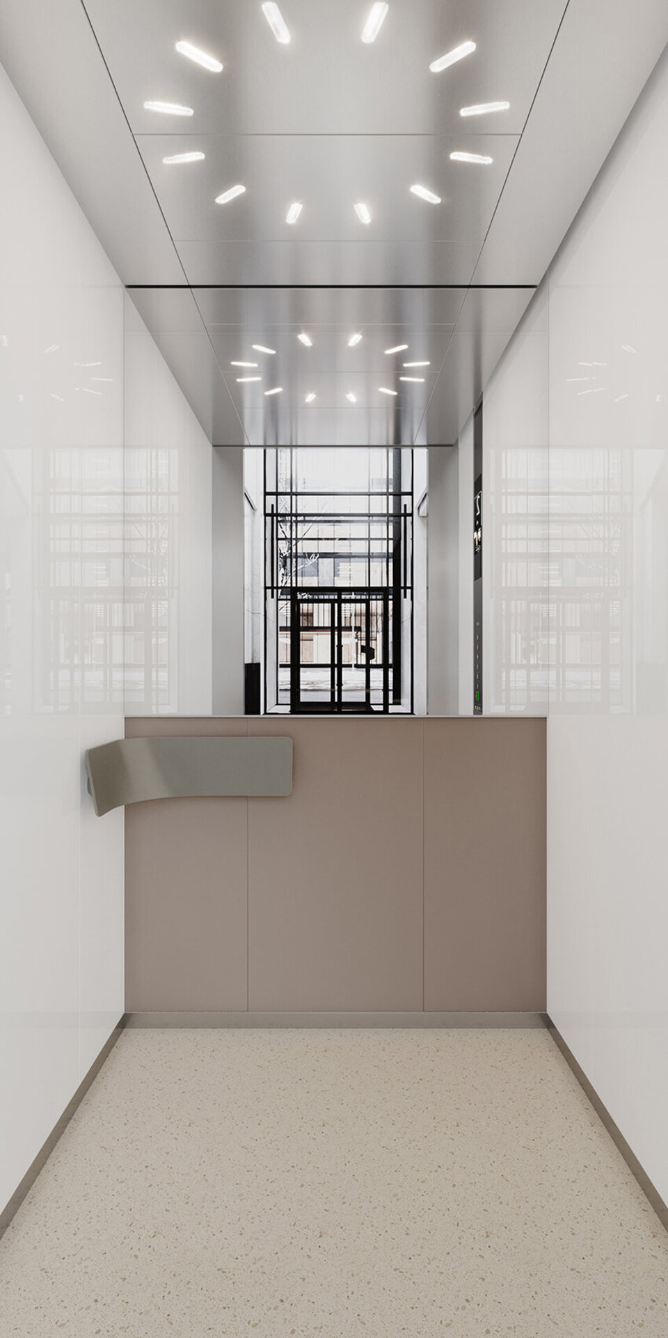 Moderner Aufzugsinnenraum mit weißen Wänden, einer beigen Rückwand, einem gesprenkelten hellen Bodenbelag und einer Steuertafel, die die Etage 2 anzeigt; an der Decke befinden sich runde Lichter und an der Rückseite der Kabineninnenwand befindet sich ein halbhoher Spiegel.