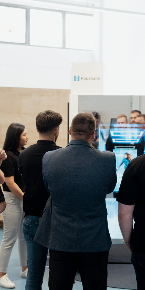 Haushahn Veranstaltungen - Gruppe von Menschen bei Kundenveranstaltung